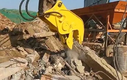 Pulverizador de demolição com um cilindro