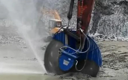 Escavadeira Rock Saw3